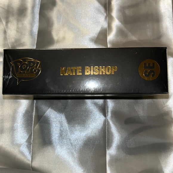 Funko POP! Pin - Marvel Studios Hawkeye Kate Bishop #SE - Enamel Pin SEALED - Picture 8 of 9